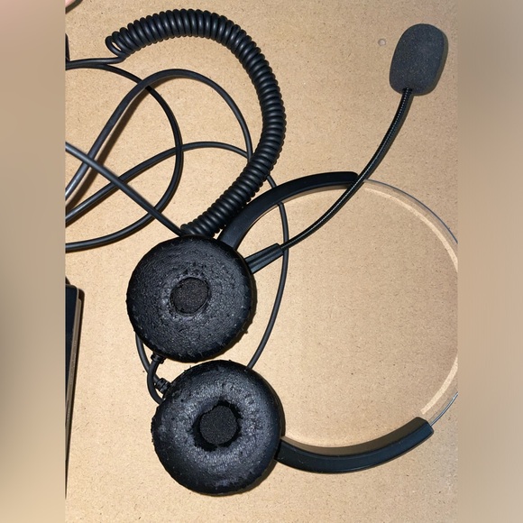 Phone with Keypad Stand and Headset - Picture 14 of 14